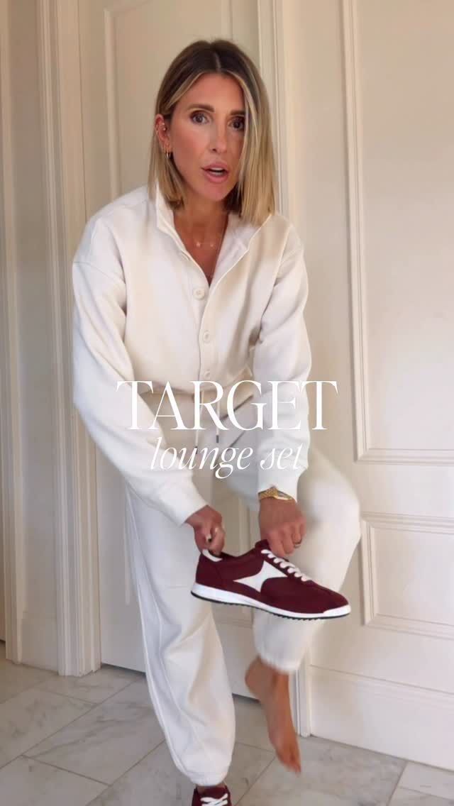Comment SHOP and I'll send you a DM with a link to shop these outfits details. xx

You have to be following me @vibemagzblog in order to get the message with details 💌

You can shop all my looks anytime on the LTK app— search
Vibe Magz.

Direct links>> https://liketk.it/5q1Sa #whattowear #momstyle #fallstyle #targetstyle #stylefashion #grwm #viraltarget